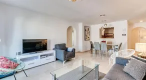 Voll ausgestattetes Apartment mit Pool und Terrasse | Bergblick | Perfekt für die Arbeit von Zuhause - Image 2