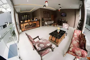 Summer Quest Hotel - Image 2