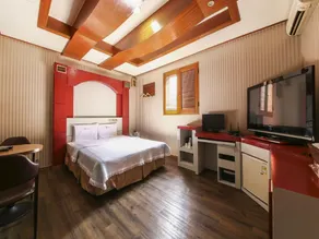 W Motel - Image 4