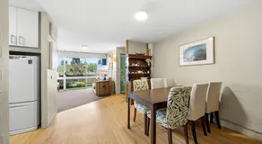 Stylish 2-Bed Apartment Near Kingston Foreshore - Image 4