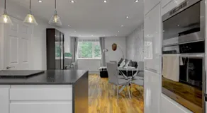 Stunning Manchester Apartment with Parking - Pass the Keys - Image 3