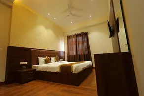 The Grand Tree Hotel - Image 2