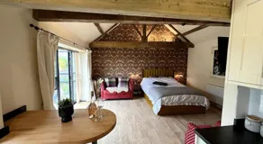 Peak District Old Forge House in Over Haddon - Image 2