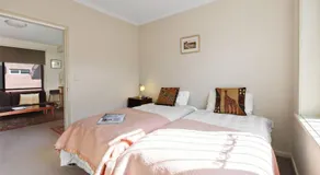 Northcote Charm Spacious and Quiet Suburban Stay - Image 2