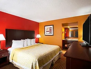 Days Inn by Wyndham Liberty NE Kansas City - Image 5