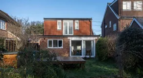 Woodfield Cottage Crawley 3 BR,Parking,Wifi,Garden, nearby Gatwick Airport, Contractor friendly, temporary relocations, business travellers, families - Image 3