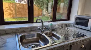 Chimes-Company & Family Stay, 2 Bedroom House with On Street free parking - Image 5