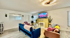 Main Level 2nd Floor House with 2 Queen Bedrooms and Extra Sofa Bed Located 10 minutes from SeaTac Airport and 20 minutes from Downtown - Image 3