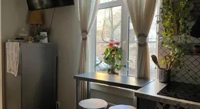Pristine 1Br Apt in City Center- Free Parking & Coffee Machine - Image 5