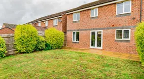 Three Bedroom Birmingham Stay Free Parking Perfect for Families Travellers Professionals M6 - Image 5