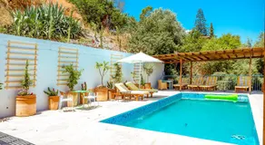 Archondia House - Holiday Apartments With Pool - Image 3