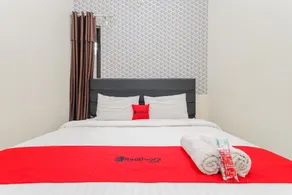 RedDoorz Syariah near Green Park Jatiwarna - Image 1