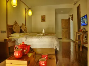 张家界集结号公馆 Zhangjiajie Jijiehao Inn Avator Mountin-National Park-East Gate, Meeting Friends-Common Area-Poor teble-COFFEE-BEER-Laundry-Party, FREE Breakfast, Book tickets in advance, Chinese Calligraphy&Tea&Kung Fu Course - Image 4