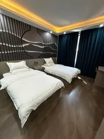Silver Coast Hotel - Image 2