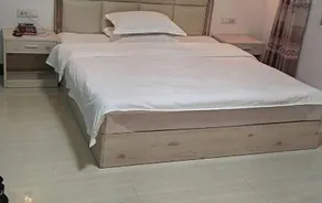 Dream Hotel - Image 5