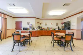 Super 8 By Wyndham Alvarado - Image 3