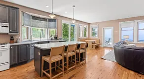 Experience luxury at Lakefront Villa - Image 3