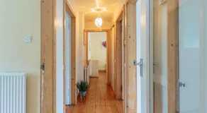 Free Parking - City Centre - 3 Bedrooms - 5 Guests - Image 3