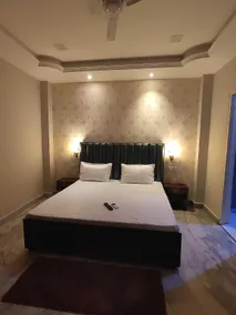 OYO White Orchid - Image 4