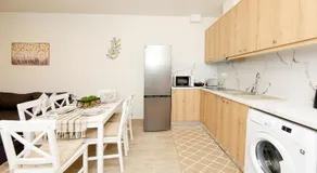 Square home - Image 3
