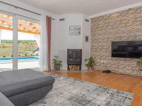 Voll ausgestattete Villa mit privatem Pool, Grill und Terrasse | Bergblick - Image 2