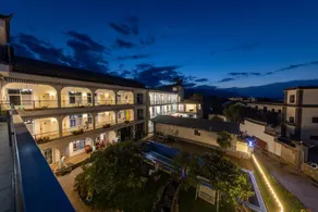 Floral Hotel·Xingfugang Bokewan Hotel (Dali Yanxi Swan Branch) - Image 4