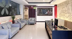 RedDoorz @ First Homestay Bypass Kuta - Image 4
