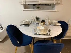 Stunning Modern Apartment in Rochester, England - Image 3