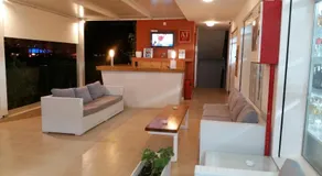 Apartamentos Vista al Puerto - Image 2