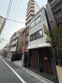 ROKU GRKU Newly Renovated in 2026, Designer Bunk Room, 5 Min to Iriya, King Lower Bunk and Single Upper Bunk, Easy Access to Ueno and Asakusa, Sleeps 3 - Image 4