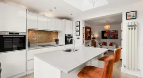 Spacious 4BR 2 baths House, Near Canary Wharf DLR Access - Image 5