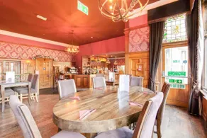 Drummonds Hotel & Steakhouse - Image 2
