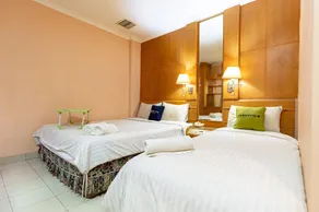 Urbanview Hotel P Residence Asemka - Image 1