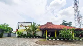 RedDoorz near Stadion Semeru Lumajang Jawa Timur - Image 5