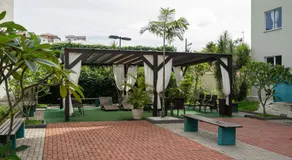 Apto em Barra Velha 340m da PRAIA com SACADA com CHURRASQUEIRA, AR CONDICIONADO WI-FI, PISCINA, PORTARIA 24h, ACADEMIA MINI MERCADO e vaga de GARAGEM - Image 4