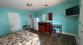 Pinelodge Motel - Image 2