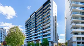 Top-Floor Apartment Near Shops and Aboretum views - Hosted by Canstay - Image 5