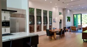 The Hollywood House - Image 3
