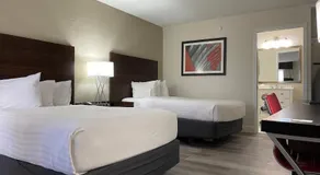 Remodeled, Huge Pool, Tiki Bar & Grill, Quiet Room - Image 2