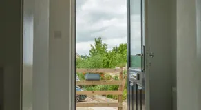 Stunning modern apartment in the Cotswolds sleeps six - Image 3