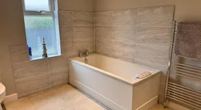 Pet-Friendly - 2 Bedrooms Bungalow hot tub parking - Image 4