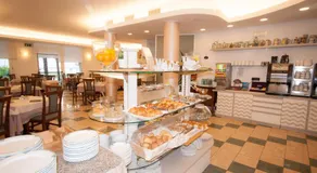 Hotel Crystal - Image 4
