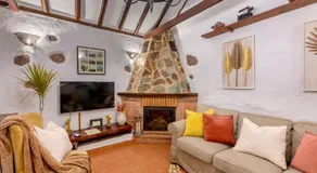 Las Casas de la Rueda - El Patio - Image 4