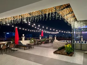 Queenwood Hotel - Image 2