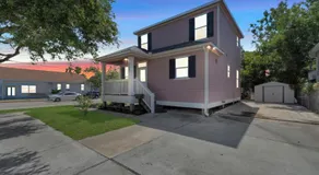 Summer Bliss 3BR Home, Walk to Beach Master Suite Sleeps 9 - Image 4