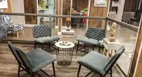 7 Day's Hotel - Image 3