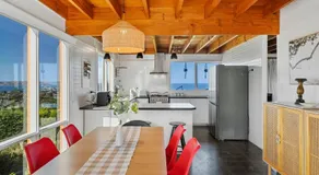 Ocean Views 20kms from CBD Sleeps 10 - Image 3