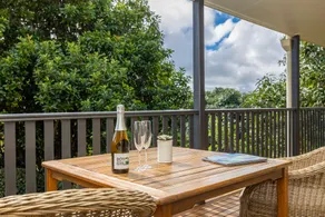 Camelot Boutique Accommodation - Image 2