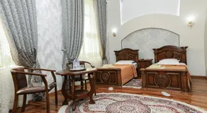 Luxury Guesthouse - Image 2