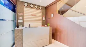 Hotel Emerald Near T2 International Airport Mumbai - Image 5